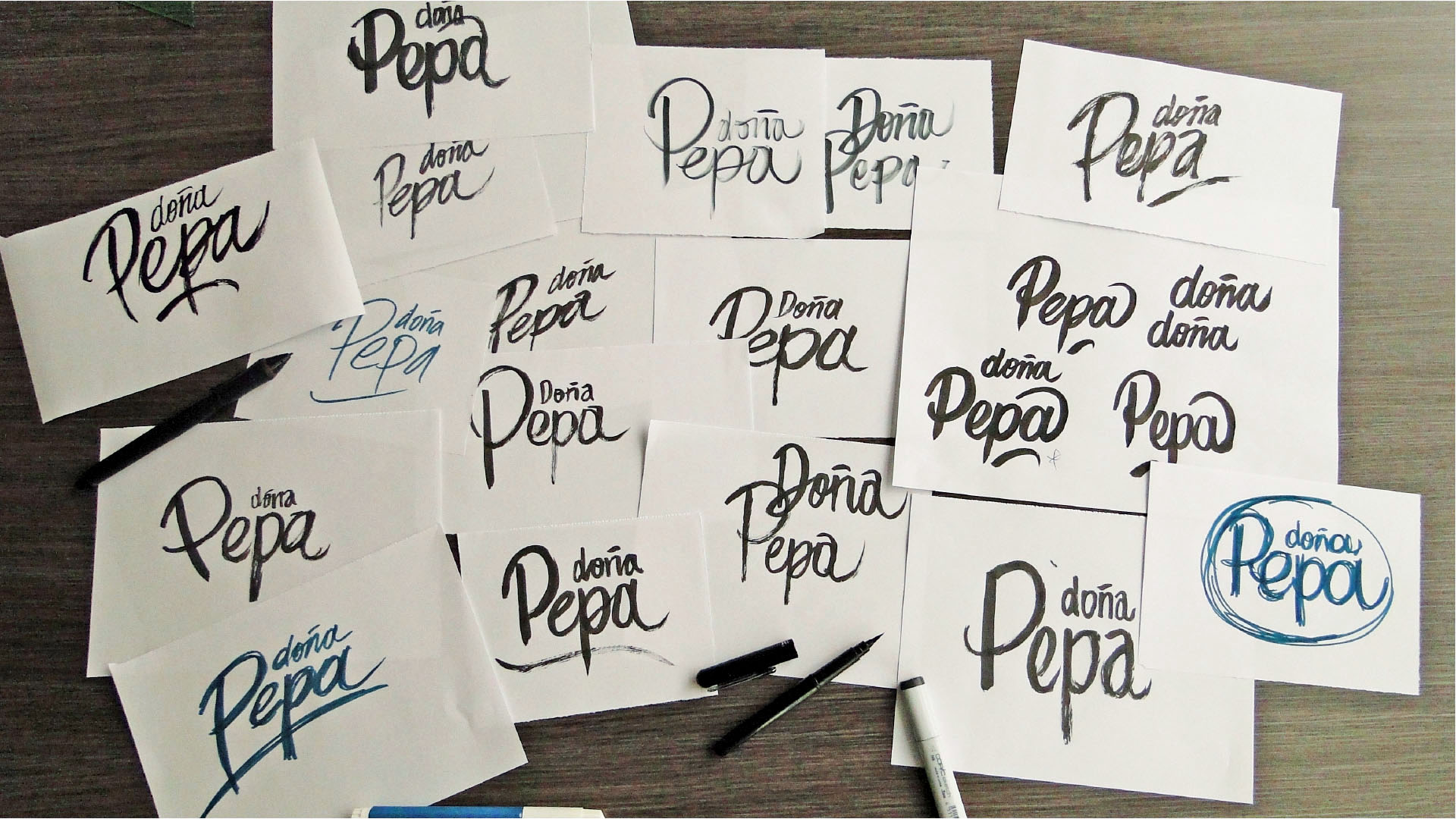 Rebranding. Bocetos análogos del logo de la marca Doña Pepa